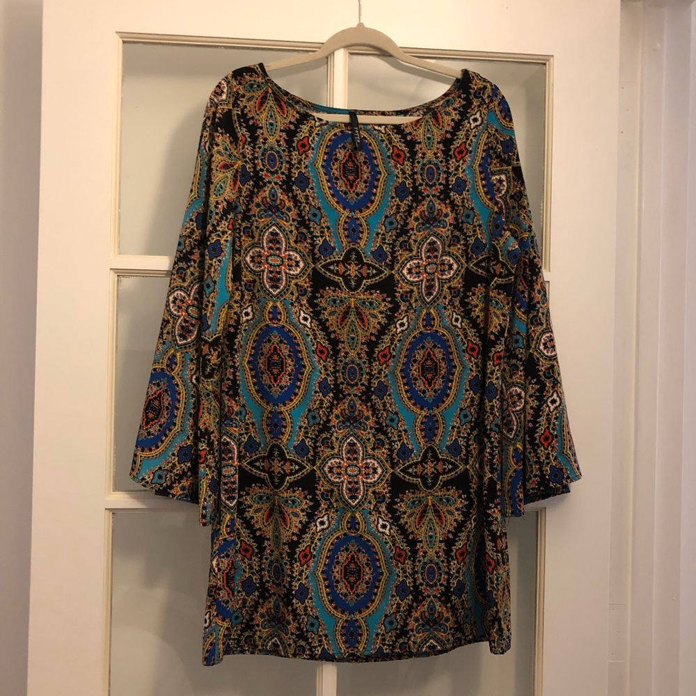 Bell sleeve shift dress